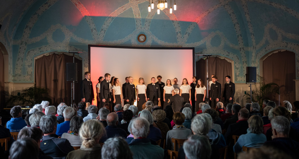 Das Vokalensemble Incantanti im Kurhaus Bergün (Foto: © Simon Nagel) Das Vokalensemble Incantanti im Kurhaus Bergün
