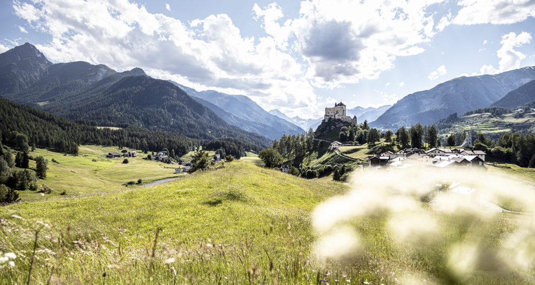 Schloss Tarasp (Foto: © Andrea Badrutt) Schloss Tarasp
