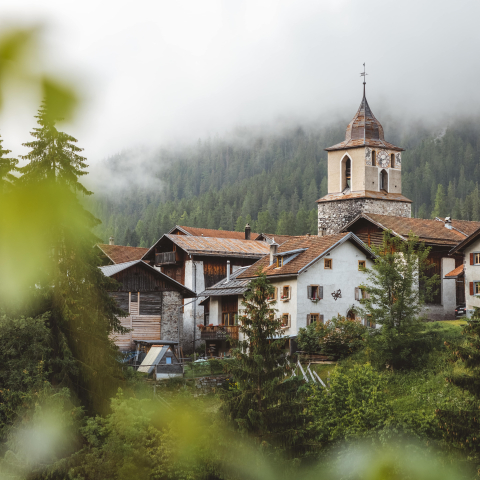 Blick auf den Römerturm in Bergün (Foto: © Roman Huber) Blick auf den Römerturm in Bergün