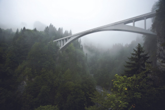 Salginatobelbrücke (Foto: ©️ Marke graubuenden / Andrea Badrutt) Salginatobelbrücke