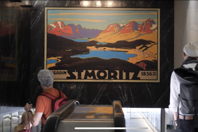 RSI-Beitrag im «Il Quotidiano» über graubünden Cultura (Foto: © RSI) Kaspar Howald auf dem Weg nach St. Moritz