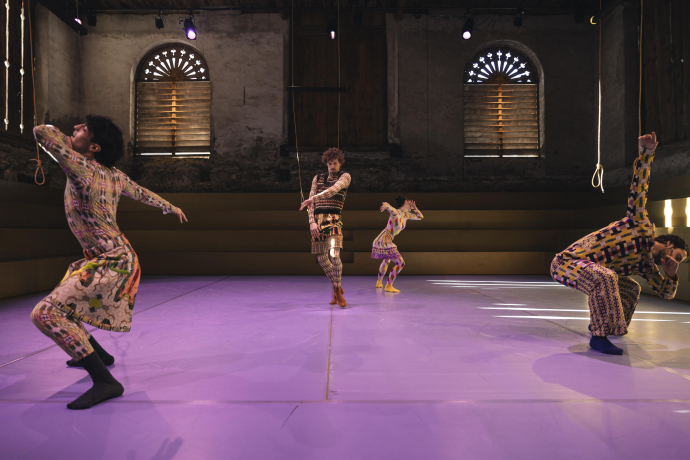 Tanztheater «Pinocchio» in der Riomer Clavadeira (Foto: © Benjamin Hofer) Tanztheater «Pinocchio» in der Riomer Clavadeira