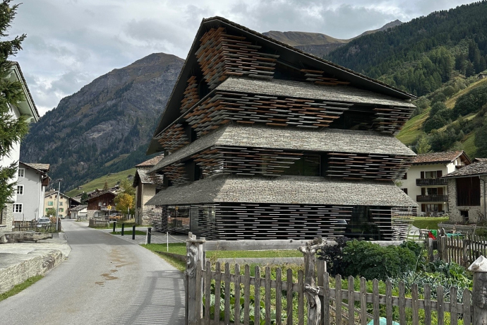 Visita da la destinaziun Val S. Pieder (Foto: © graubünden Cultura) Sguard sin la chasa Balma