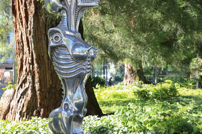 HR Giger Alienskulptur (Foto: © Yvonne Bollhalder) HR Giger Alienskulptur