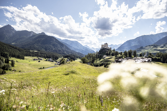 Schloss Tarasp (Foto: © Andrea Badrutt) Schloss Tarasp