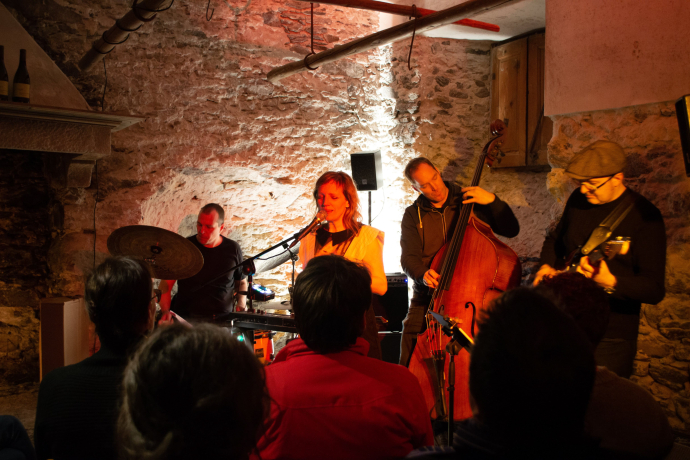 Musikalische Darbietung im Pontisella (Foto: © Pontisella Stampa) Musikalische Darbietung im Pontisella