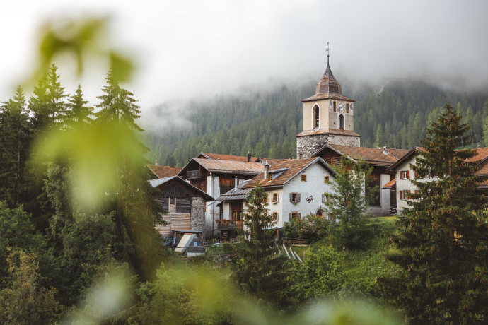 Blick auf den Römerturm in Bergün (Foto: © Roman Huber) Blick auf den Römerturm in Bergün